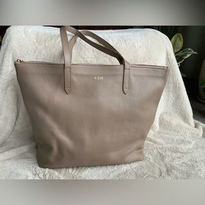 Cuyana Zipper Tote